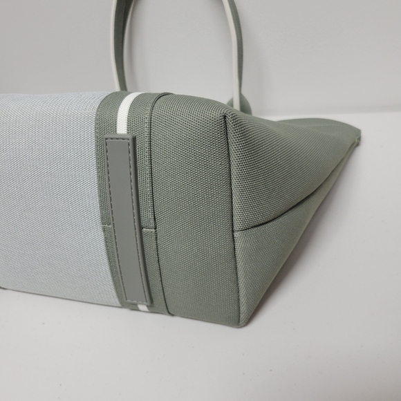 Rothy's THE ESSENTIAL Tote In Hillside Green Tote Bag. - Picture 9 of 16